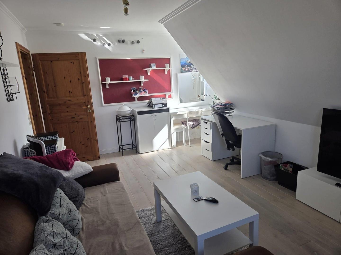 DG: Wohnzimmer (2/2)