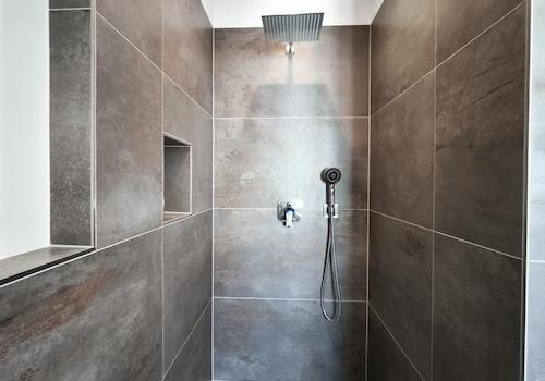 mit bodengleicher Dusche