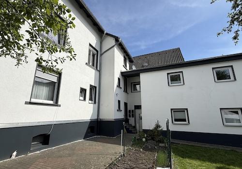 Außenansicht Haupthaus & Anbau
