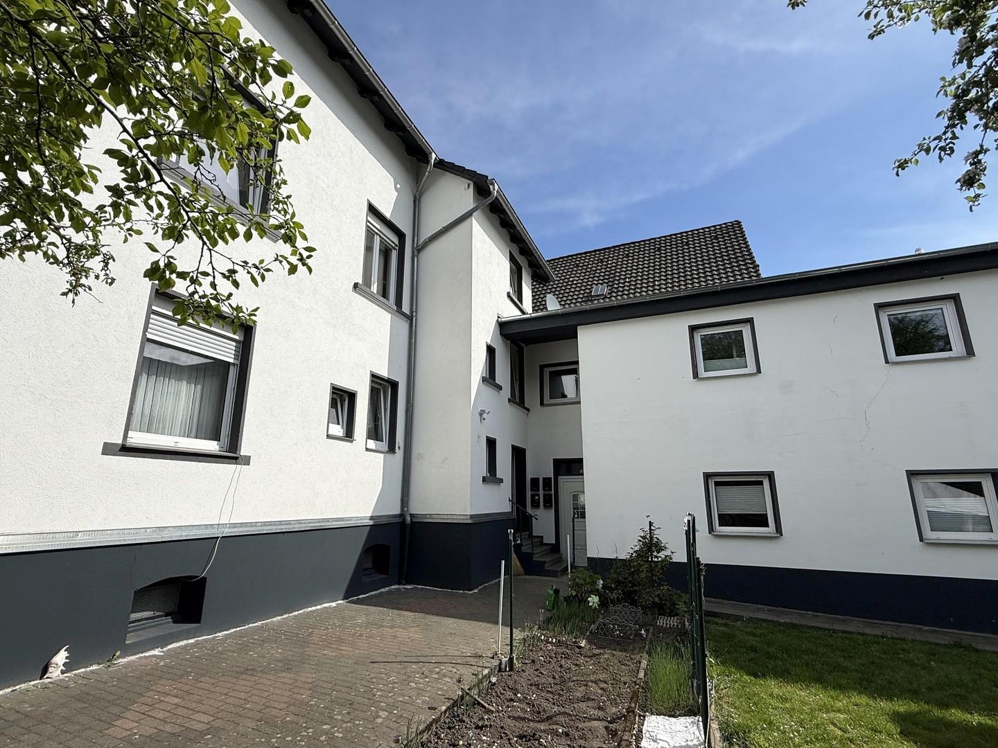 Außenansicht Haupthaus & Anbau