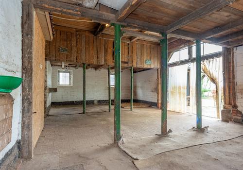 Halle am Haus Blick II