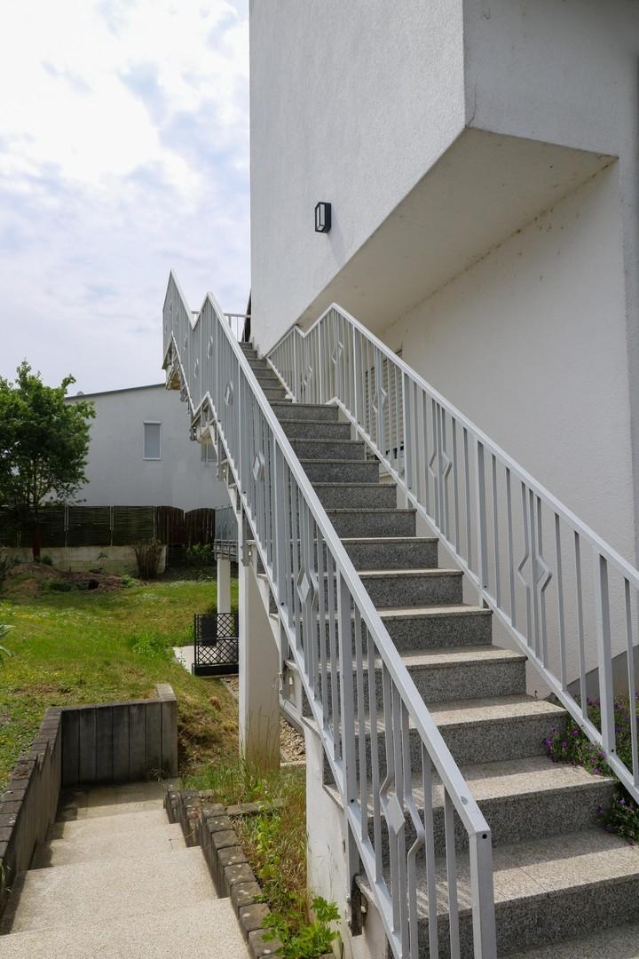     Eigener Treppenaufgang_1