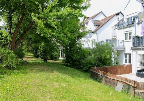 Gepflegte Außen-u. Grünflächen