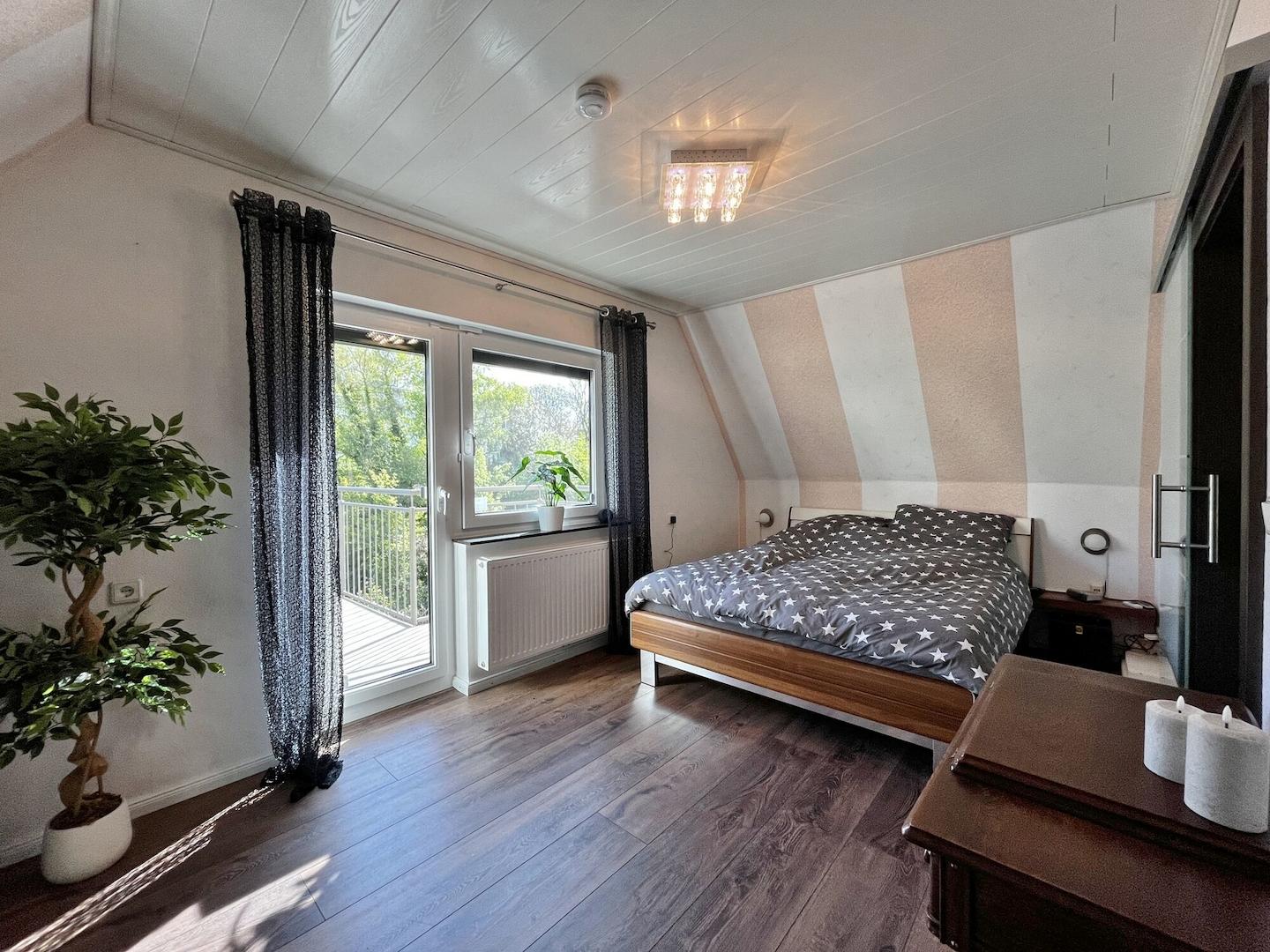 Schlafzimmer DG