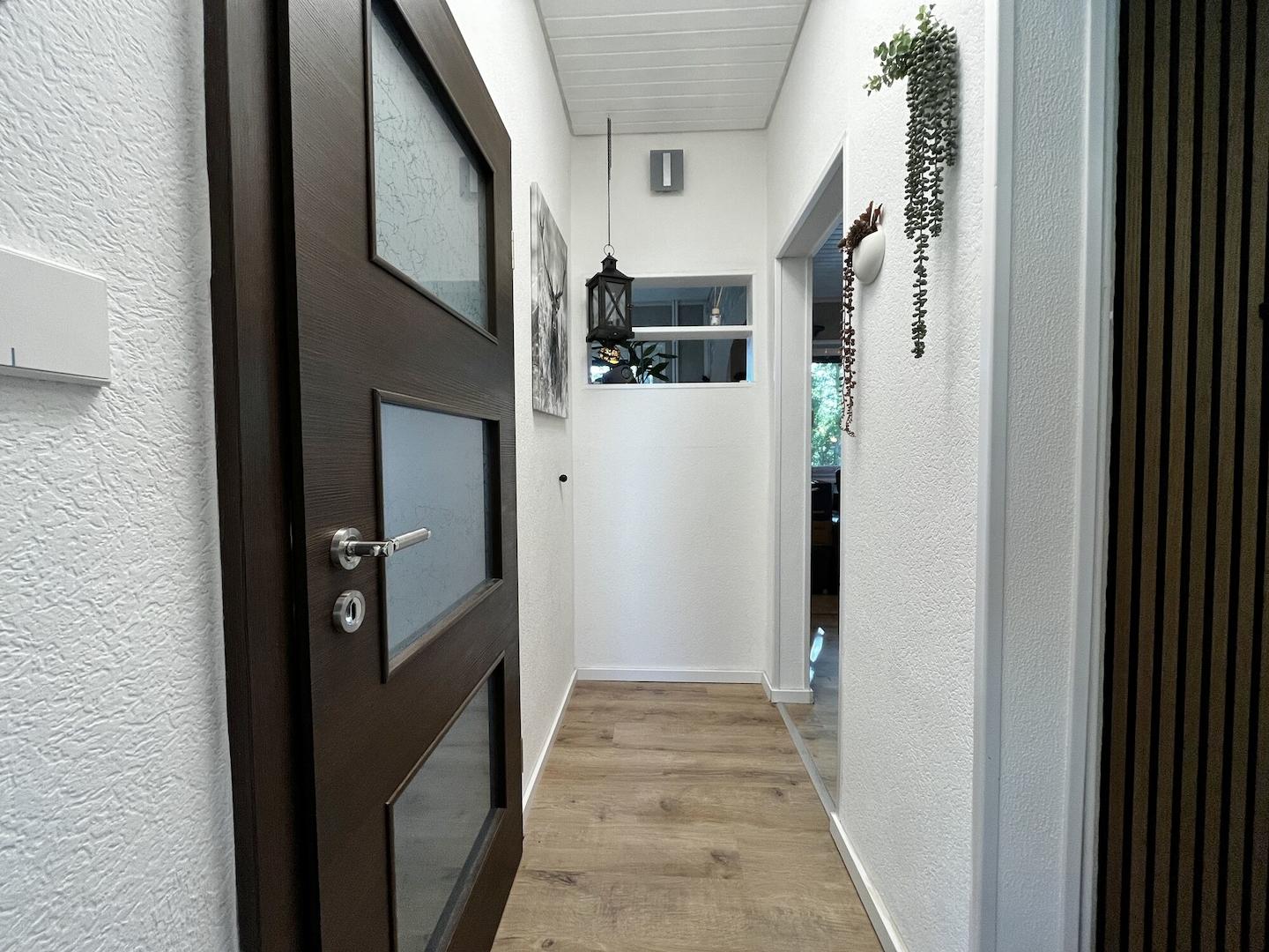 Wohnungseingang Hochpaterre