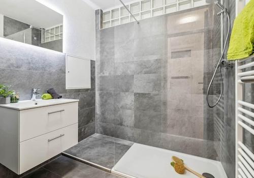 Bad mit Dusche