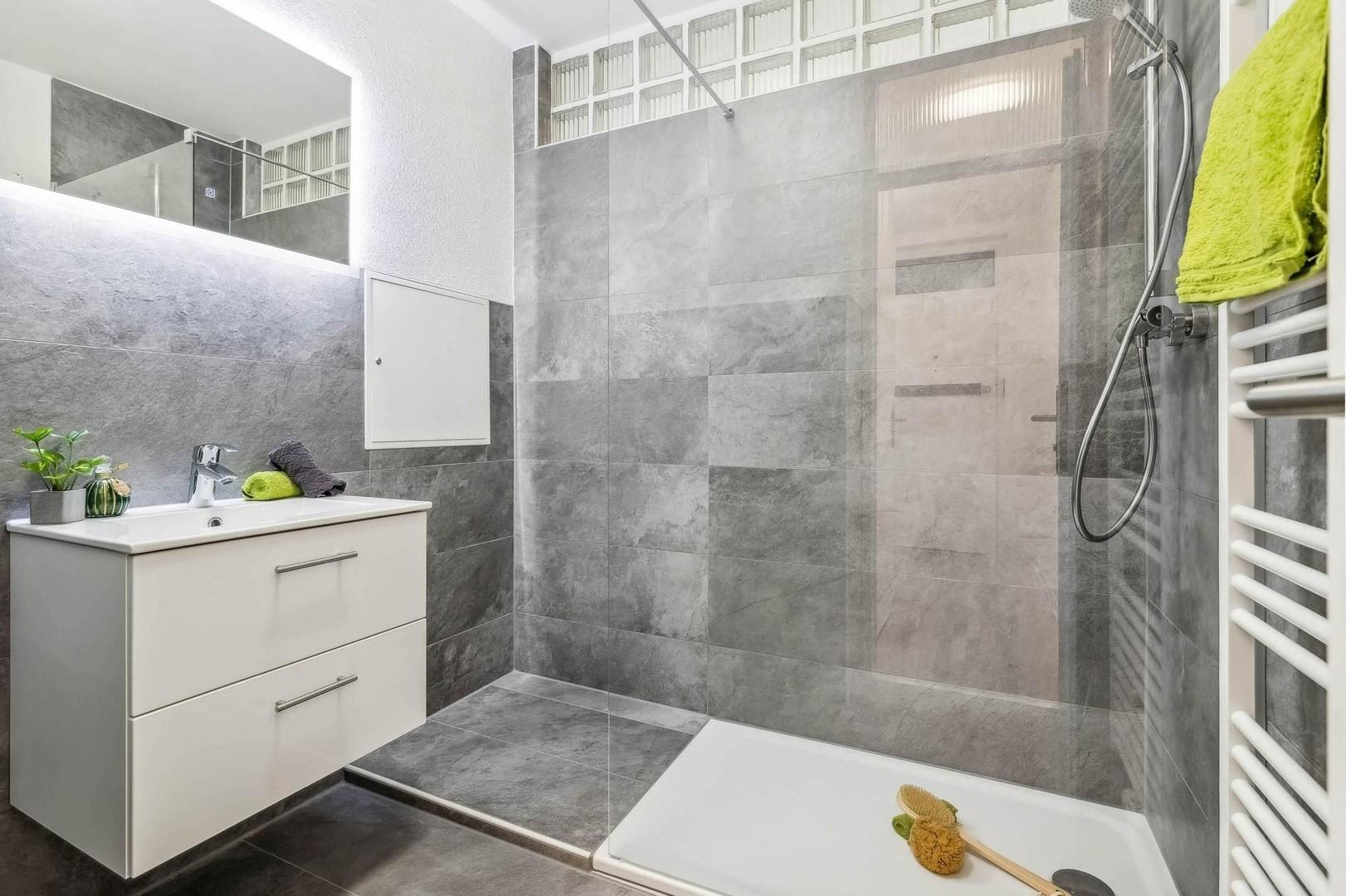 Bad mit Dusche