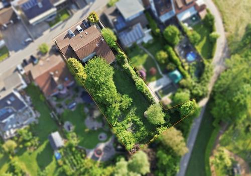 Das Haus mit großem Garten von oben