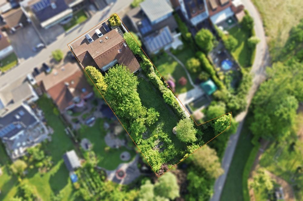Das Haus mit großem Garten von oben