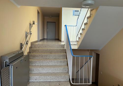 Treppenhaus mit Treppenlift