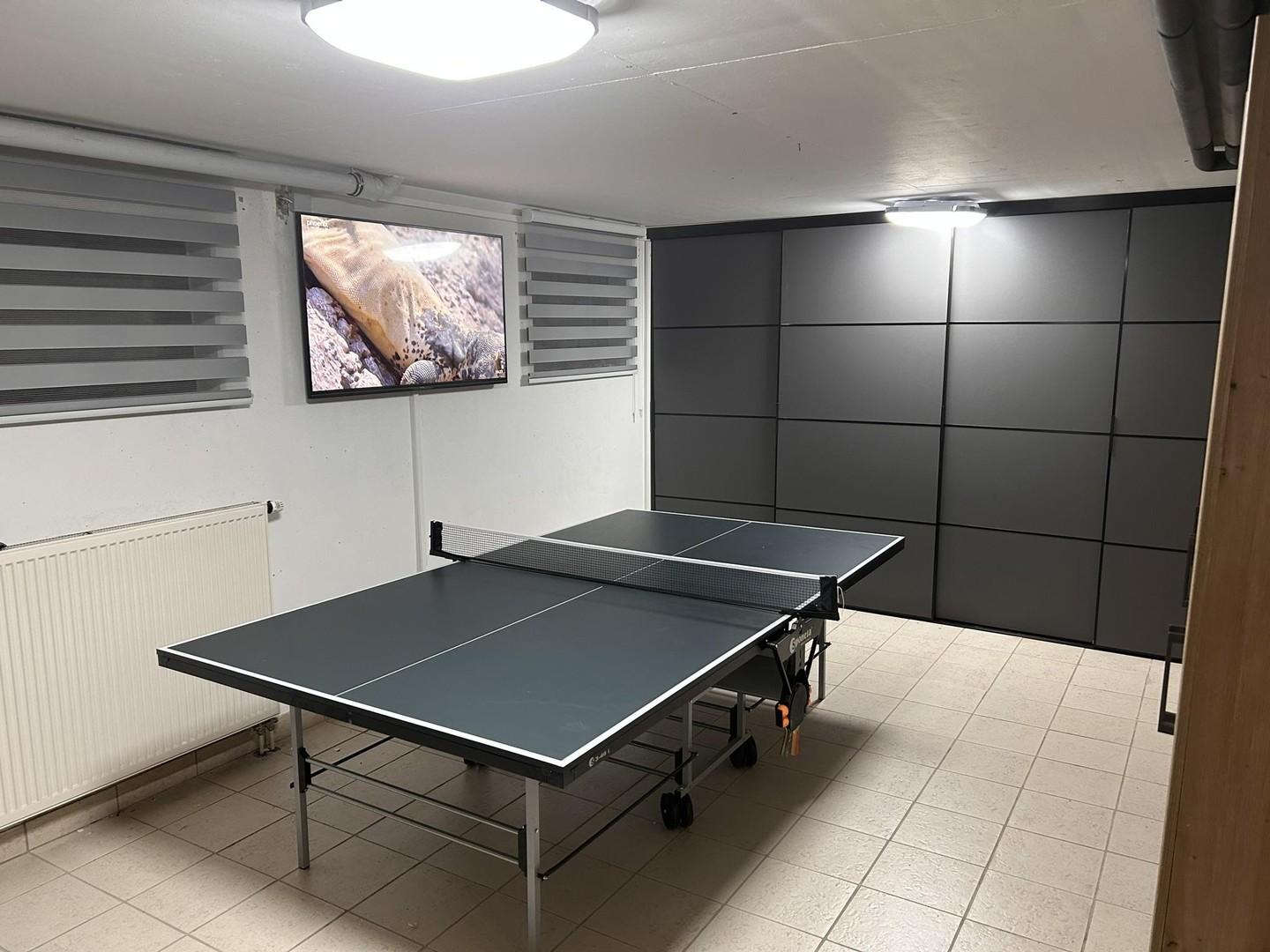 Tischtennis im Sportraum