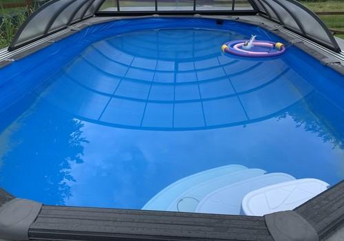 Pool im Wellnessbereich
