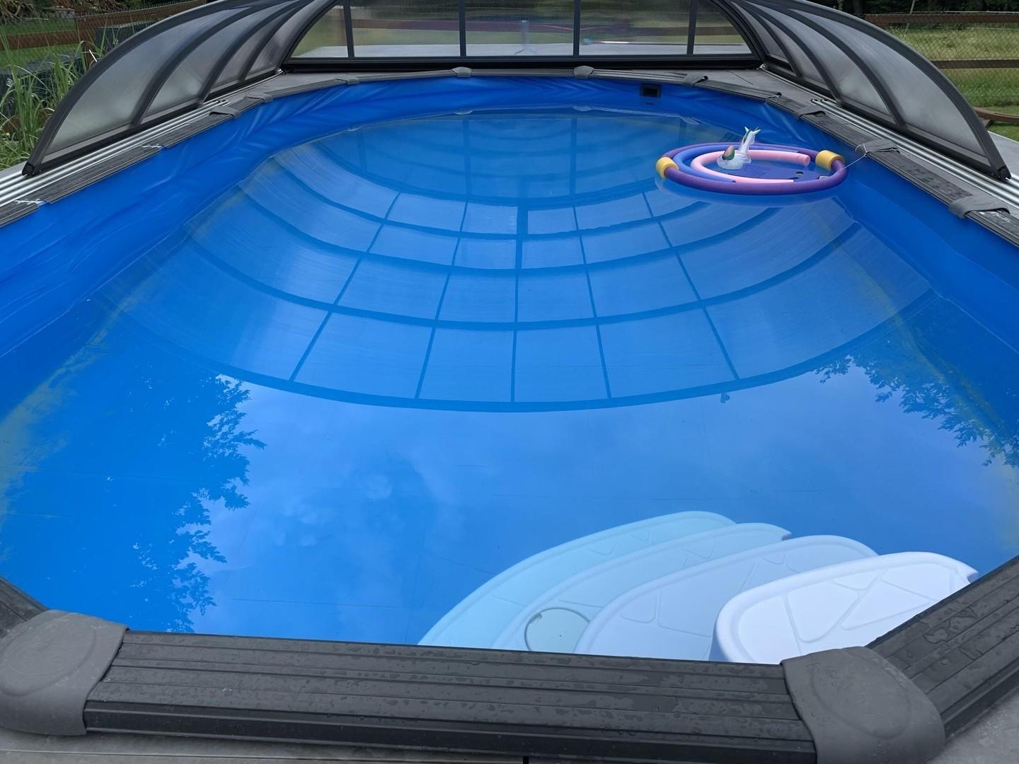 Pool im Wellnessbereich