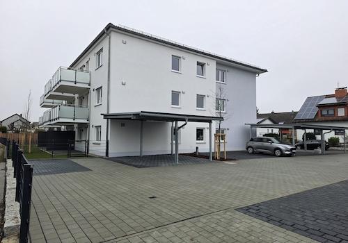 Objekt von außen mit Stellp.