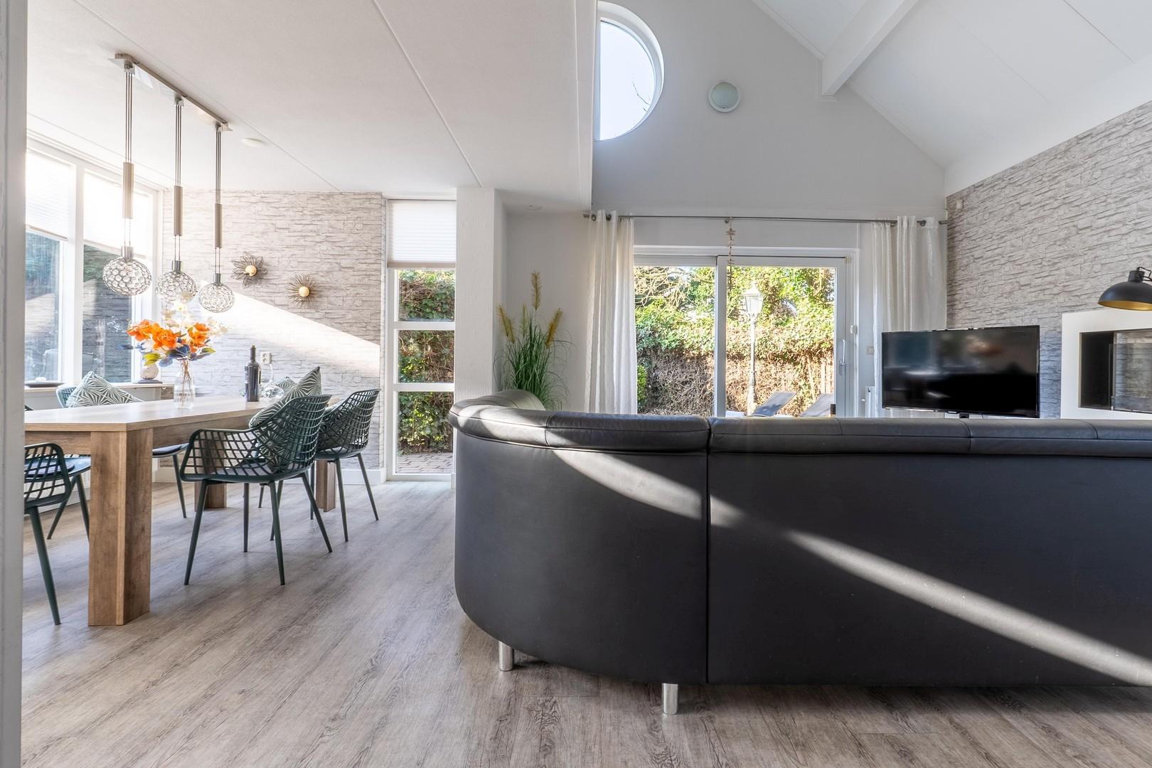 Wohnzimmer mit Gartenblick