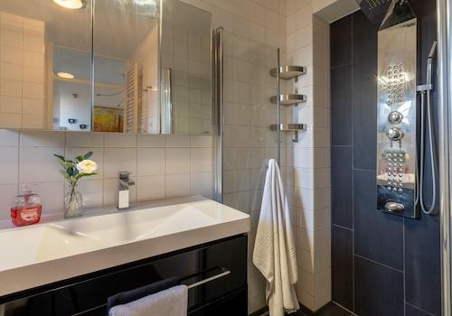 Bad unten, Dusche