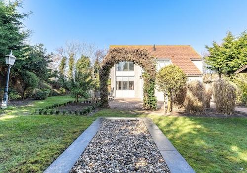 Blick vom Garten aufs Haus
