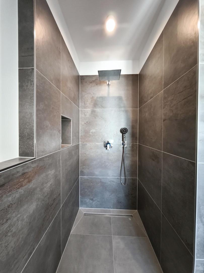mit bodengleicher Dusche
