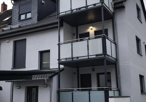 Hofansicht mit Balkonanlage
