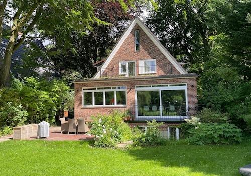 Hausansicht aus dem Garten