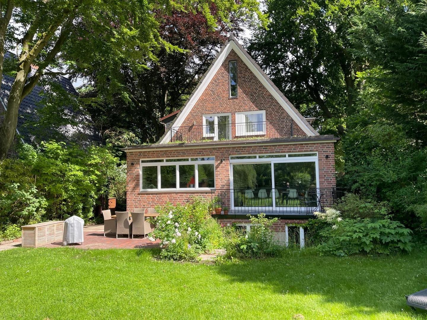 Hausansicht aus dem Garten