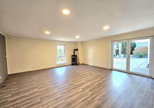 Großes Wohnzimmer UG mit Kamin
