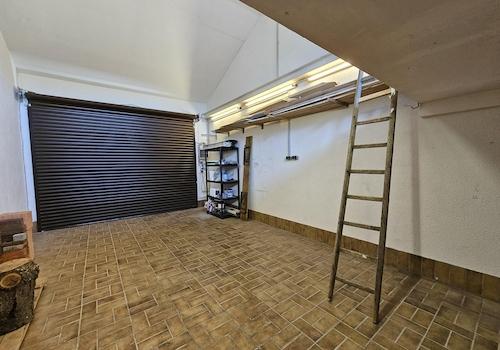 Große Garage / Abstellraum