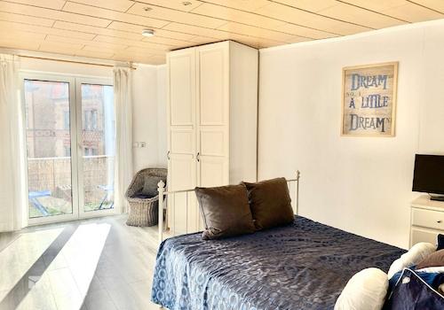 Schlafzimmer-2. OG.