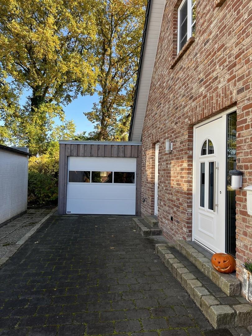 Auffahrt mit Garage