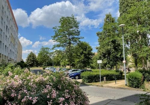 Blick von einem Hauseingang nach Westen