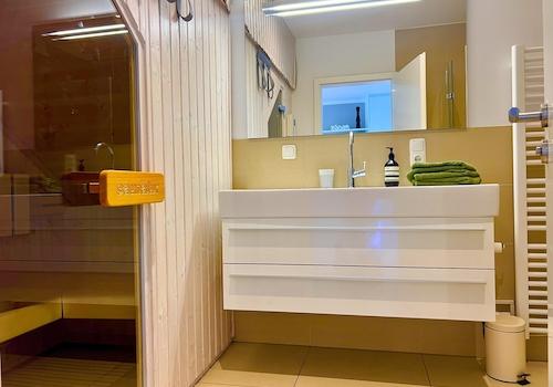 Duschbad mit Sauna EG