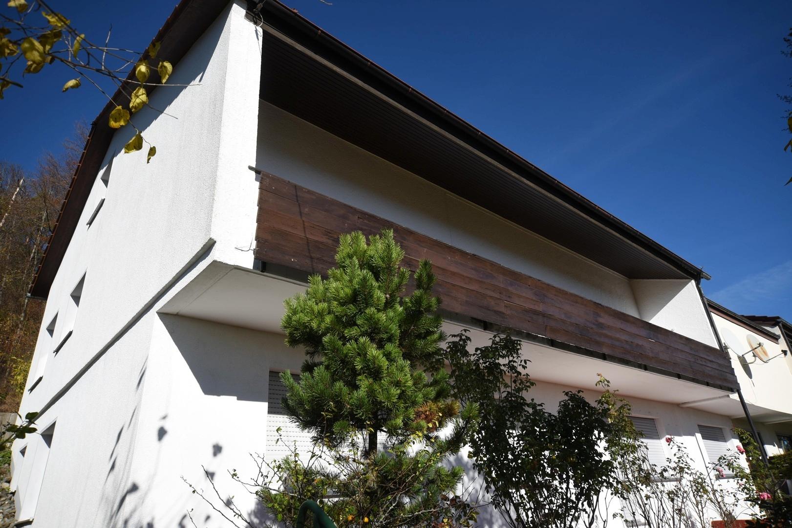 Balkon aktuell vom Garten aus