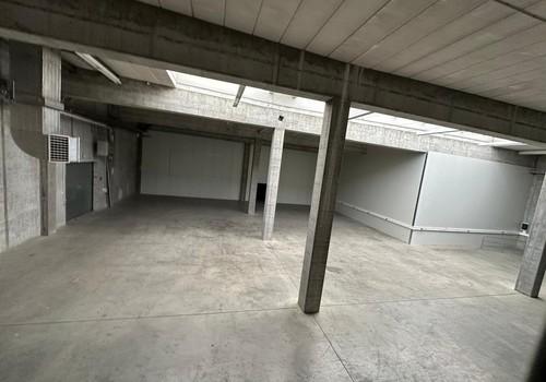 Halle aus Büroblick