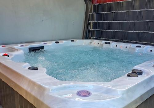 Jacuzzi