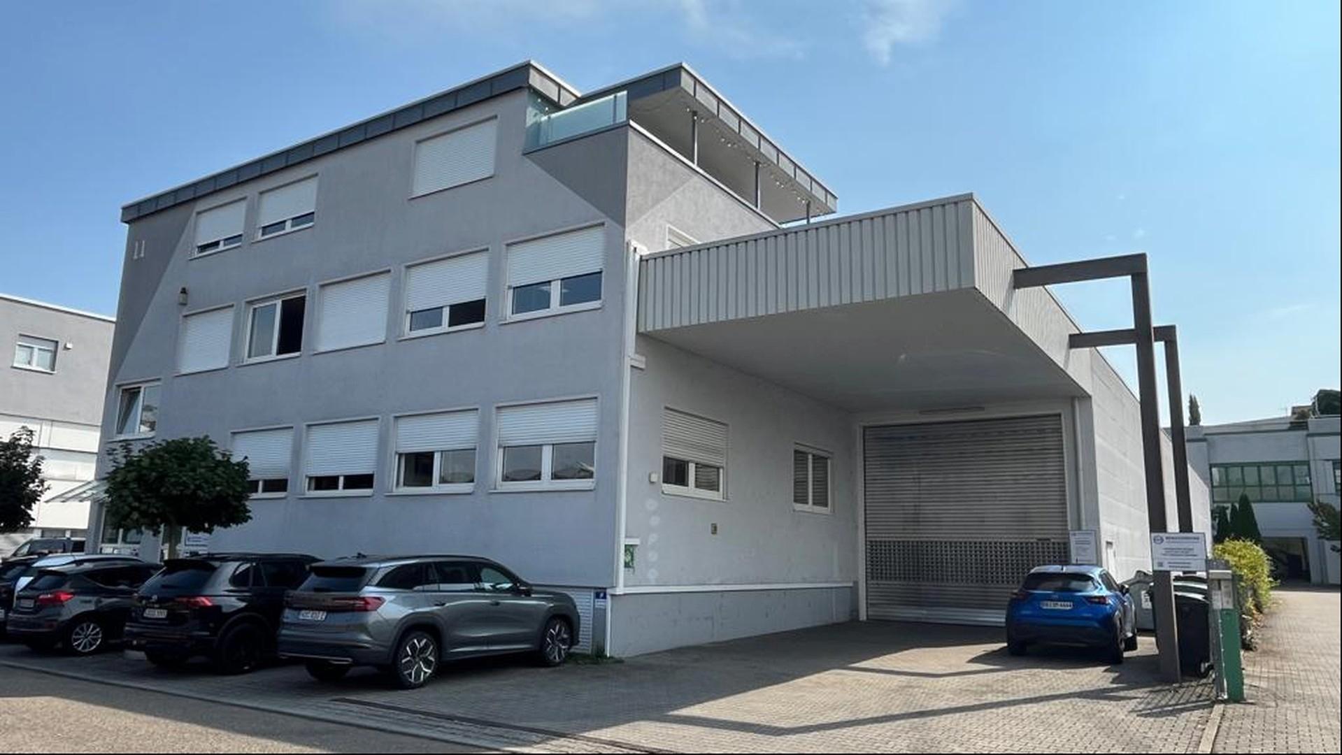 Zufahrt Halle EG