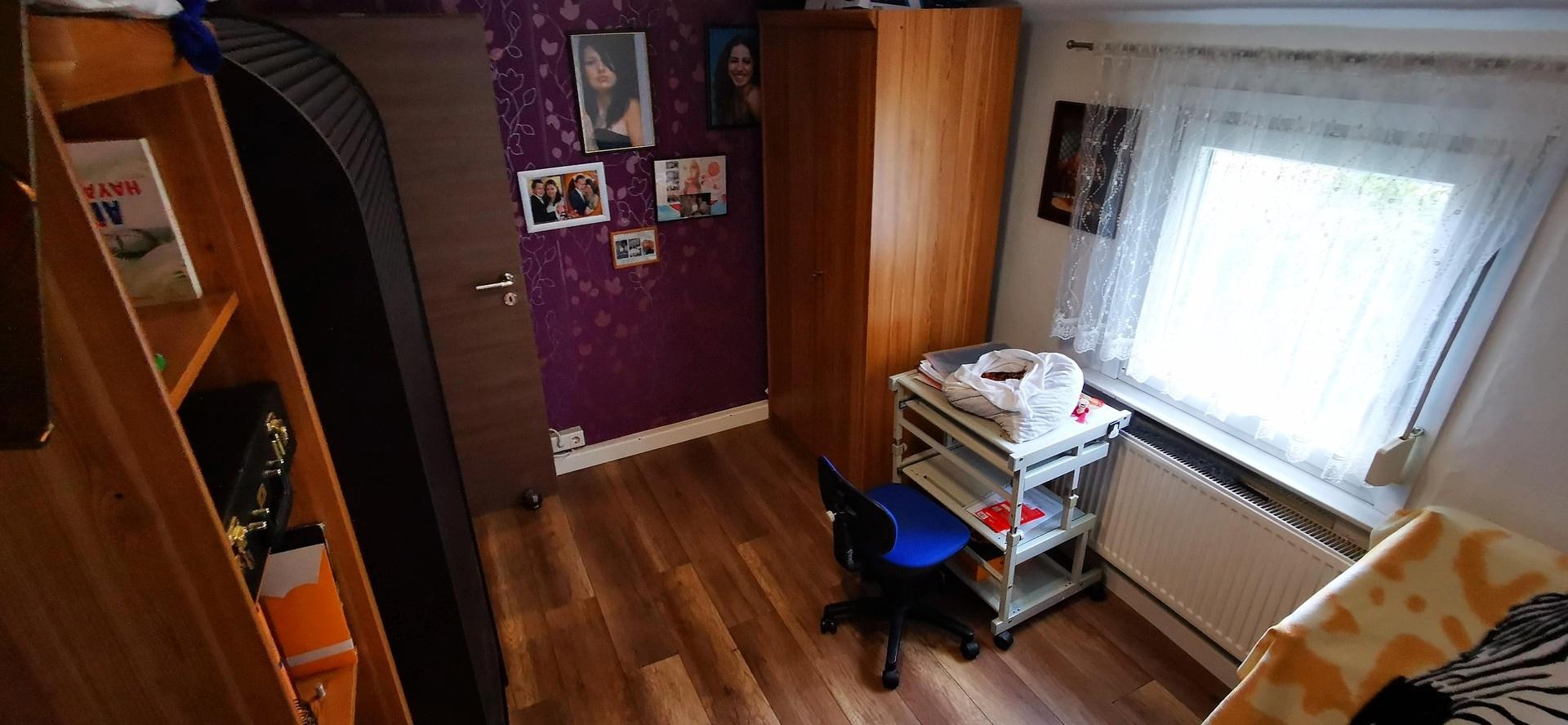 Schlafzimmer 2/3