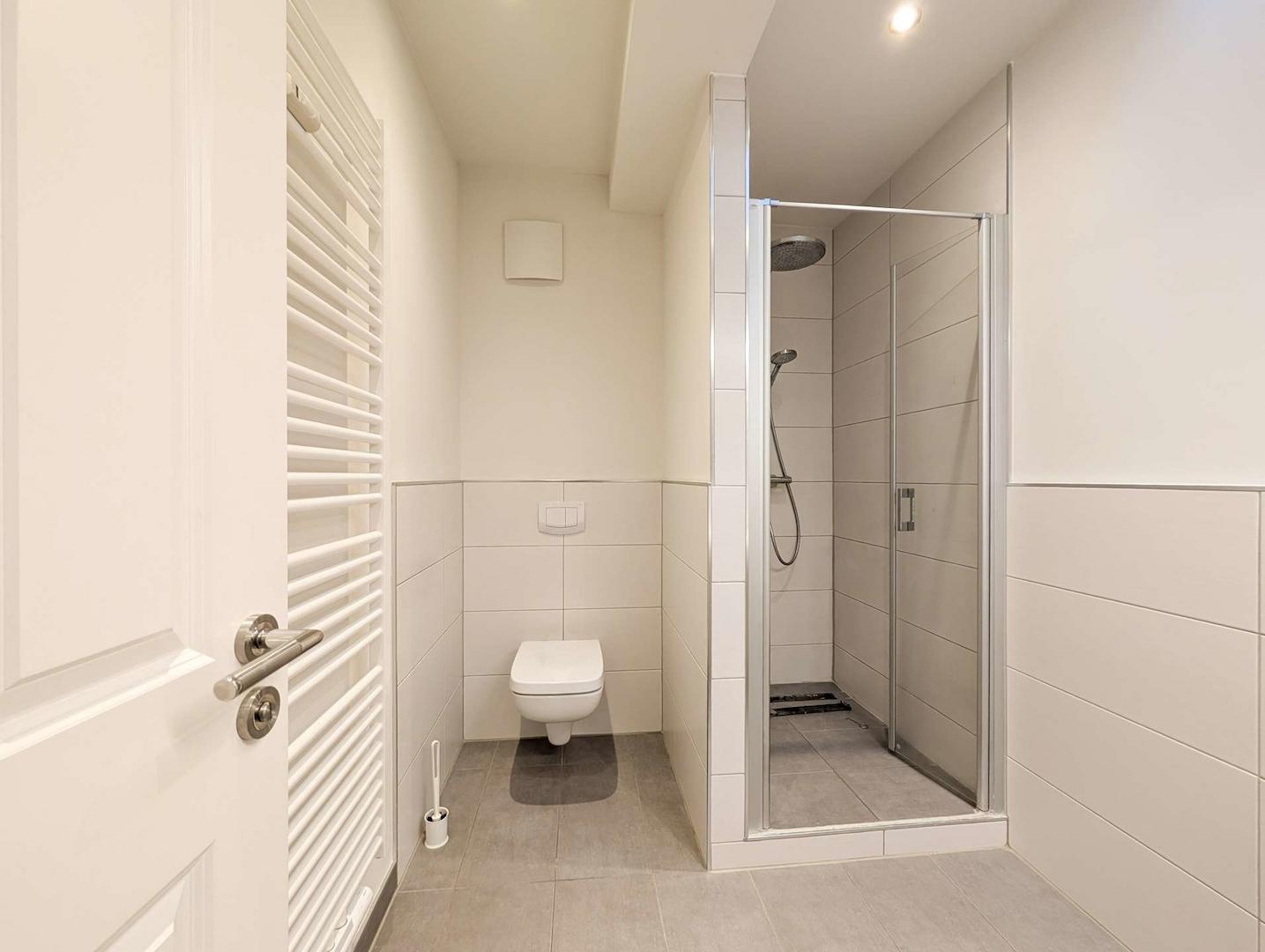 DG rechts Badezimmer