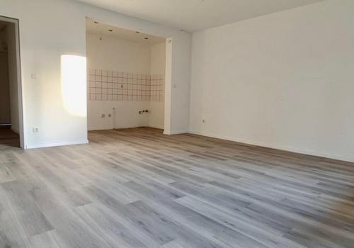 Wohnzimmer 4,76 m x 4,90 m