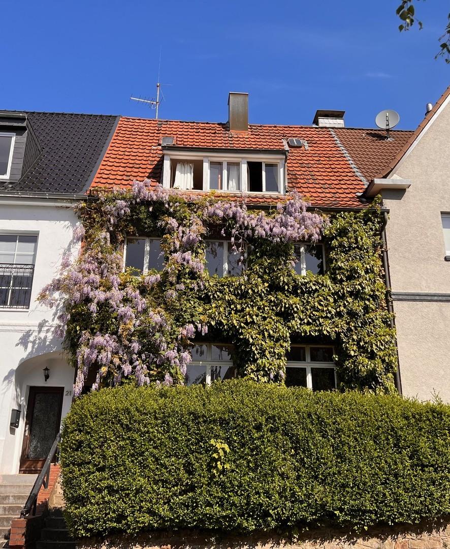 Strassenseitige Hausansicht