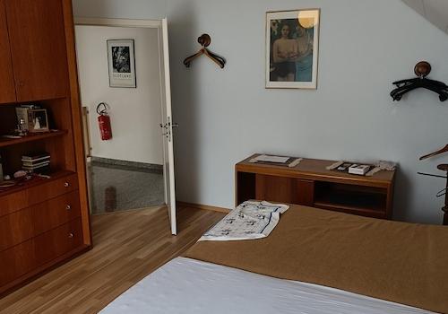 Schlafzimmer OG