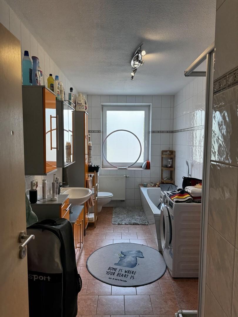Badewanne und Fenster