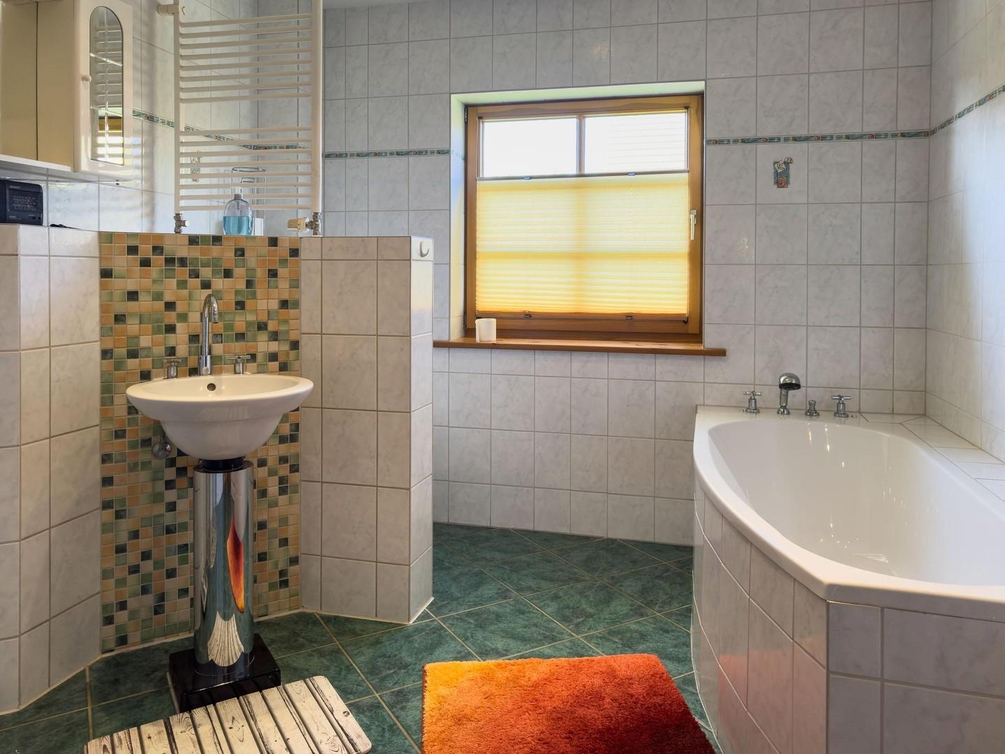 Vollbad mit Badewanne ...