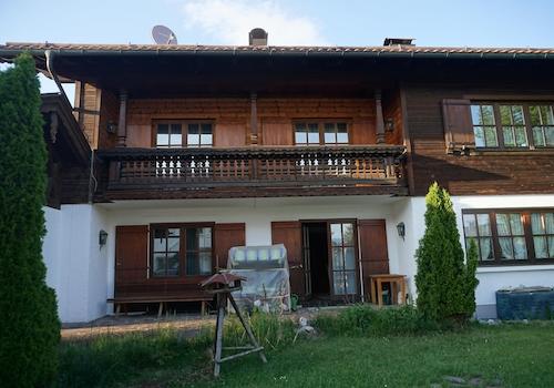 Ansicht Terrasse und Balkon