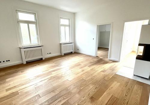 Wohnzimmer mit Kamin
