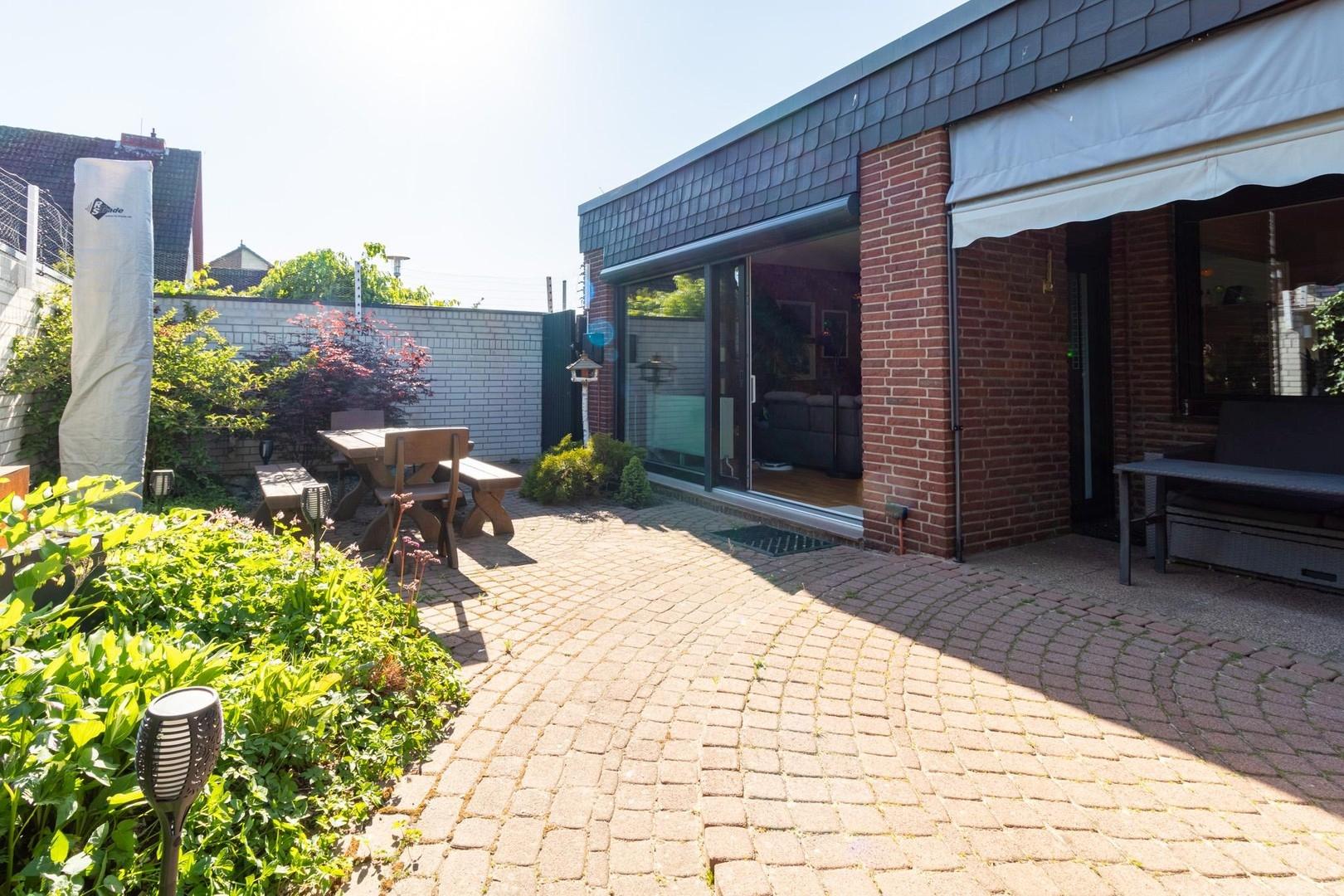 Terrasse vor Wohnzimmer 1