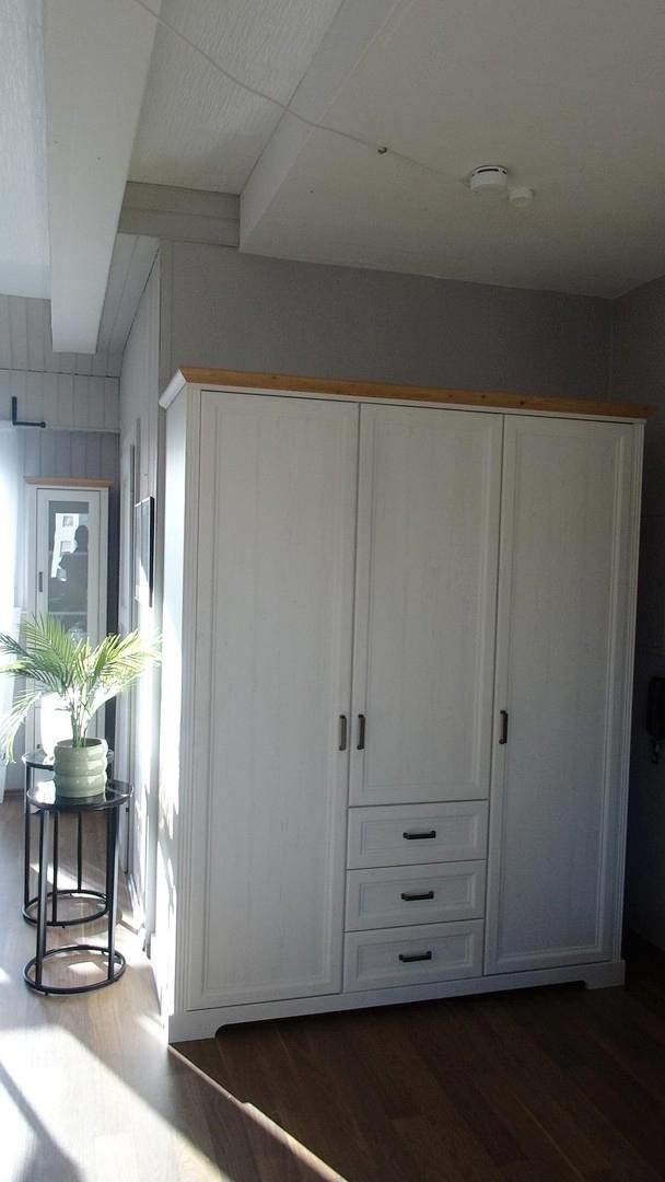 Wohnen 4 Kleiderschrank