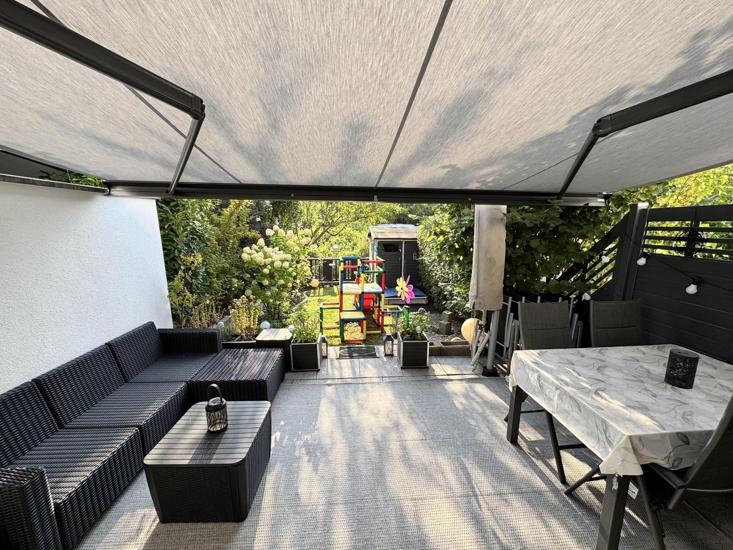 Terrasse mit Gartenblick