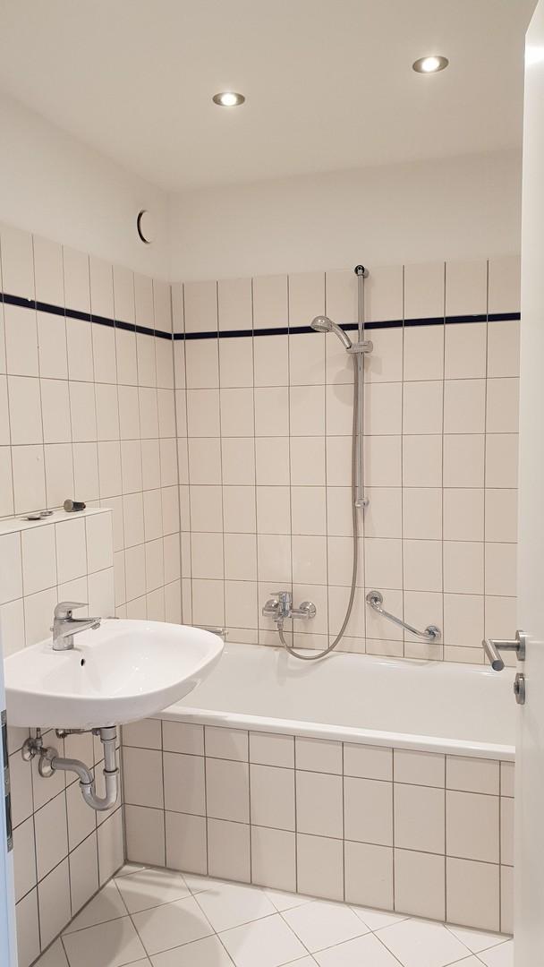 Bad mit Badewanne