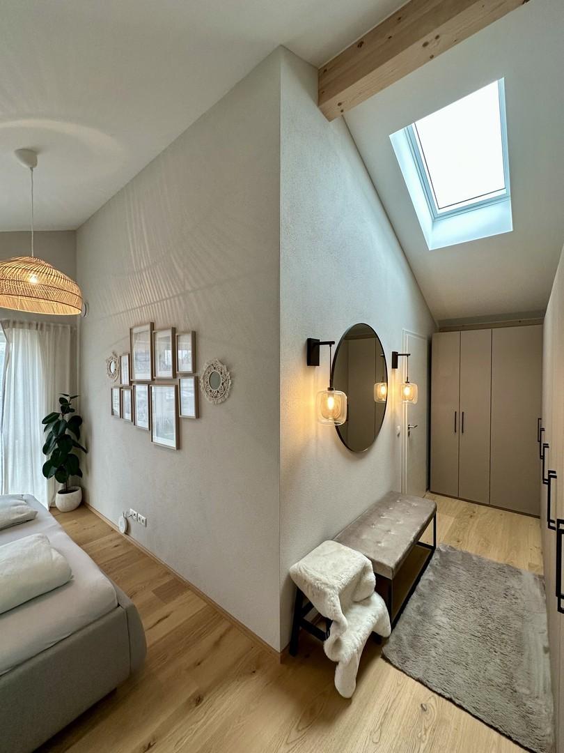 Ankleide mit Dachfenster OG