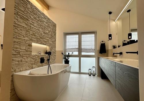 Haupt-Badezimmer OG